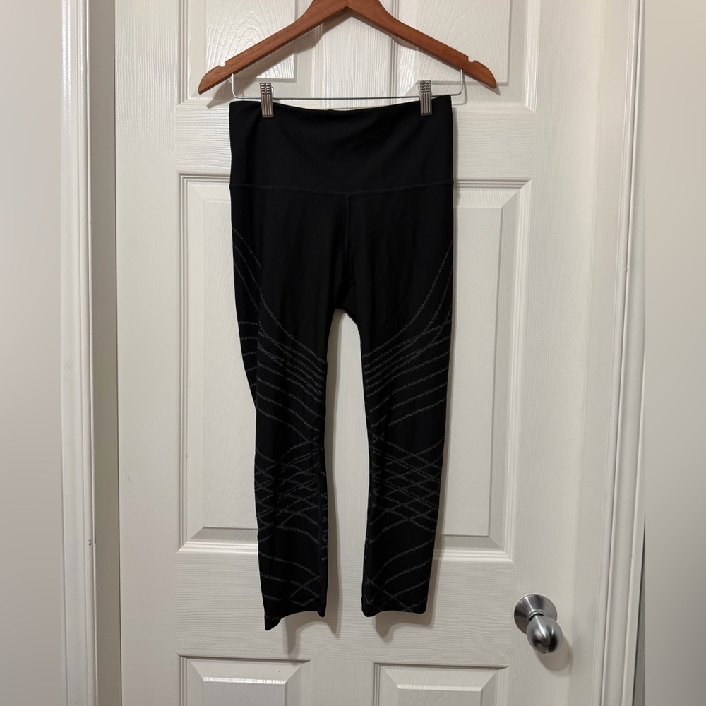 lululemon athletica mapped out high rise crop size 8 euc